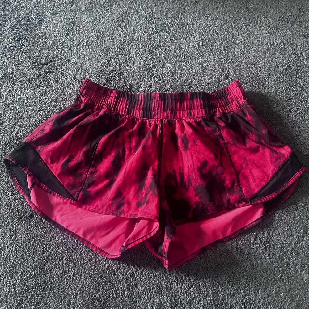 Lululemon Low-rise Hotty Hot Shorts 2in inseam Size 6